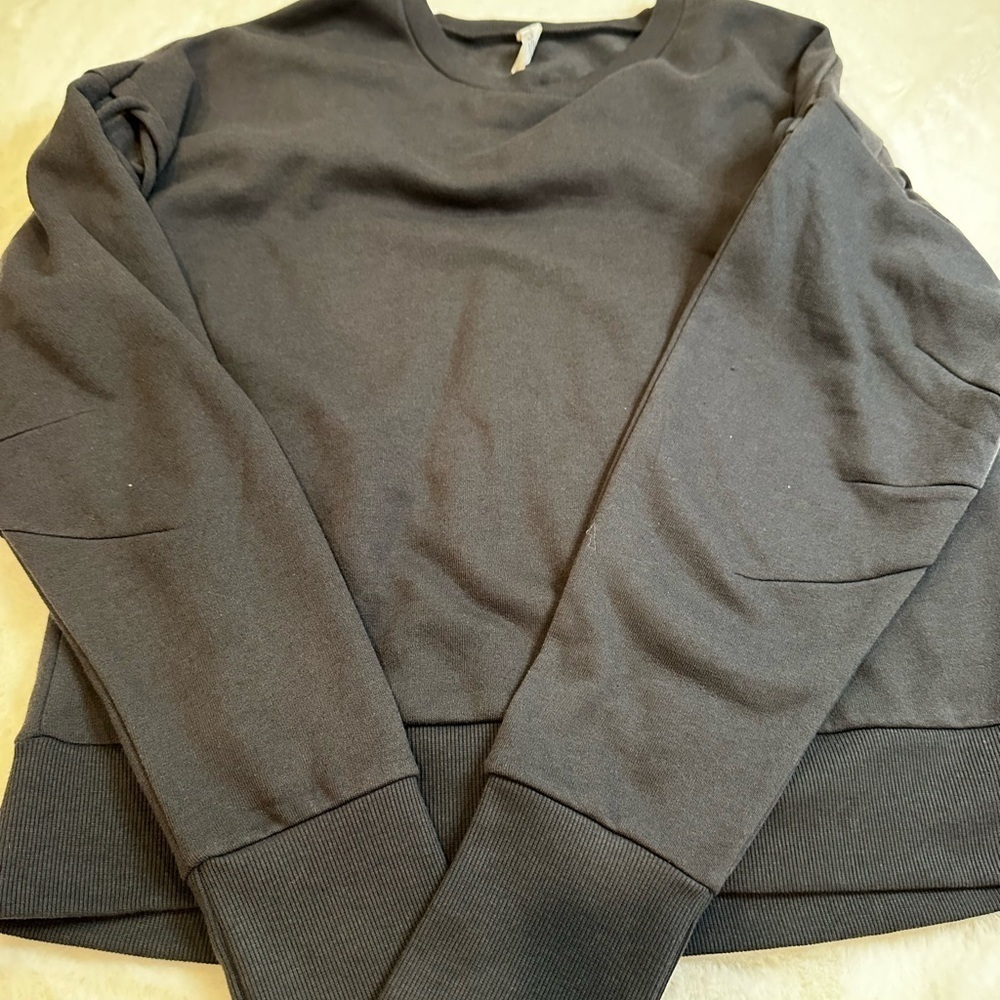 ALO Yoga Charcoal Long Sleeve Top - Picture 2 of 4